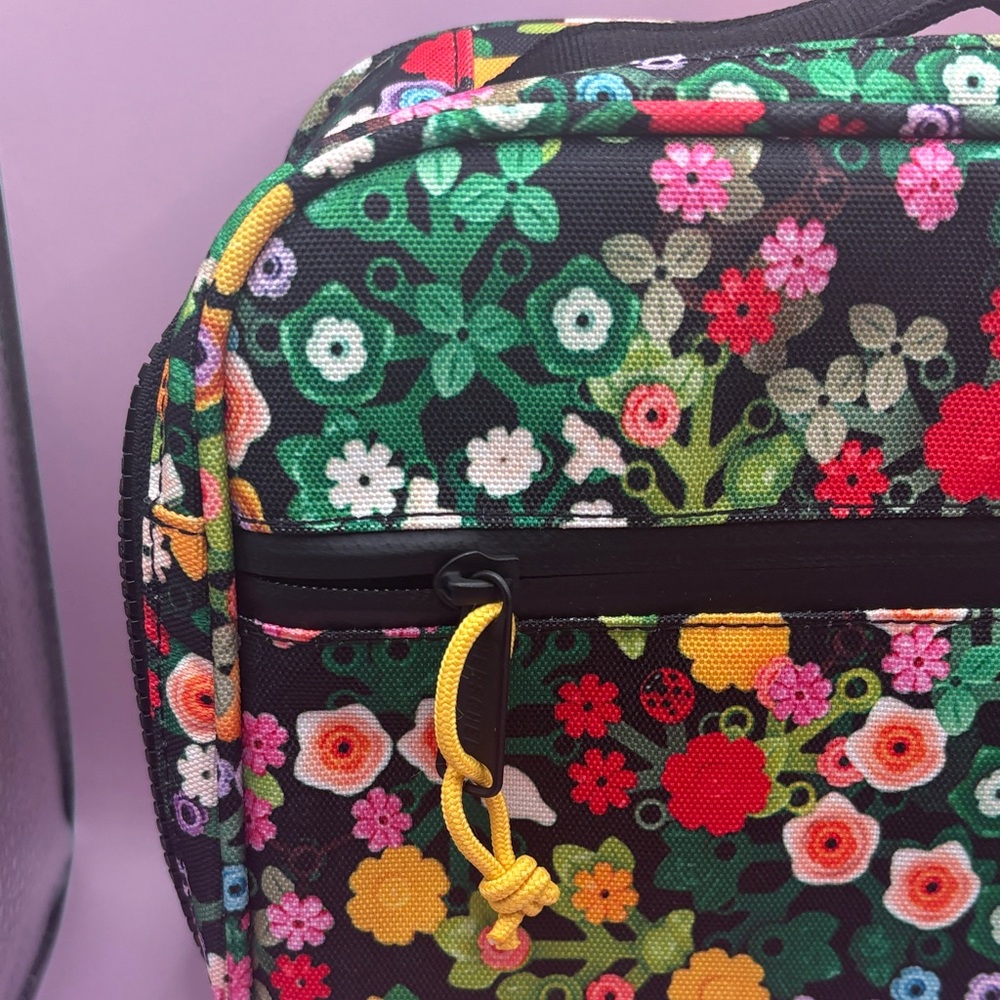 Special Edition LEGO by Herschel Supply Co Insulated Floral Soft-Sided Lunchbag - Picture 3 of 9